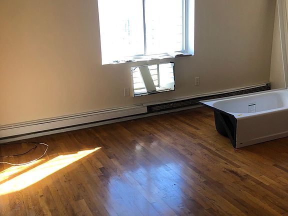 3rd image of 3842 Bronxwood Ave