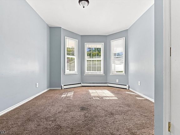 3rd image of 293 Ogden St