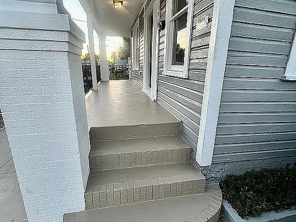 Front Porch steps from driveway