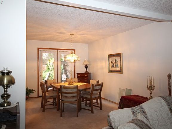 4th image of 668 NE Alexis Ct