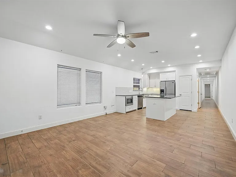 609 E Carter St — Photo 2