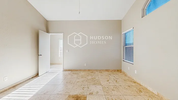3259 E Kerry Ln — Photo 15
