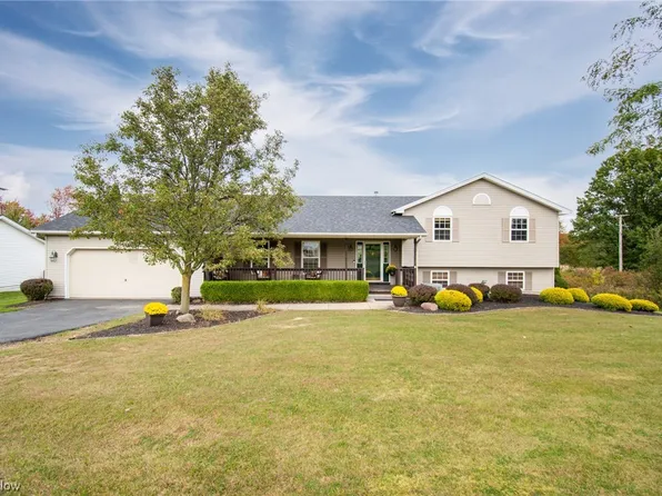 146 Hawkins Ln, Columbiana, OH 44408