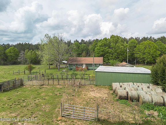 4th image of 395 Fairley Rd