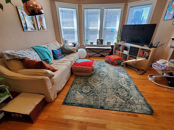 2nd image of 4926 N Albany Ave APT 2S