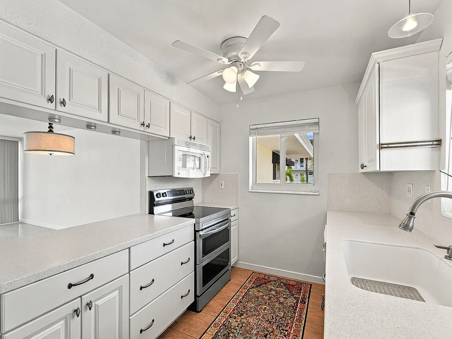 2 bed, 1.5 bath, 806 sqft, $2,600 — Photo 4