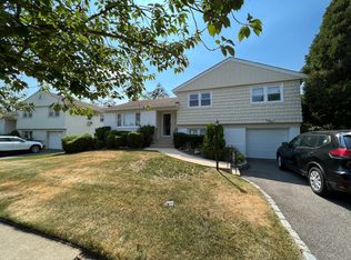 31 Burton Ave, Plainview, NY 11803