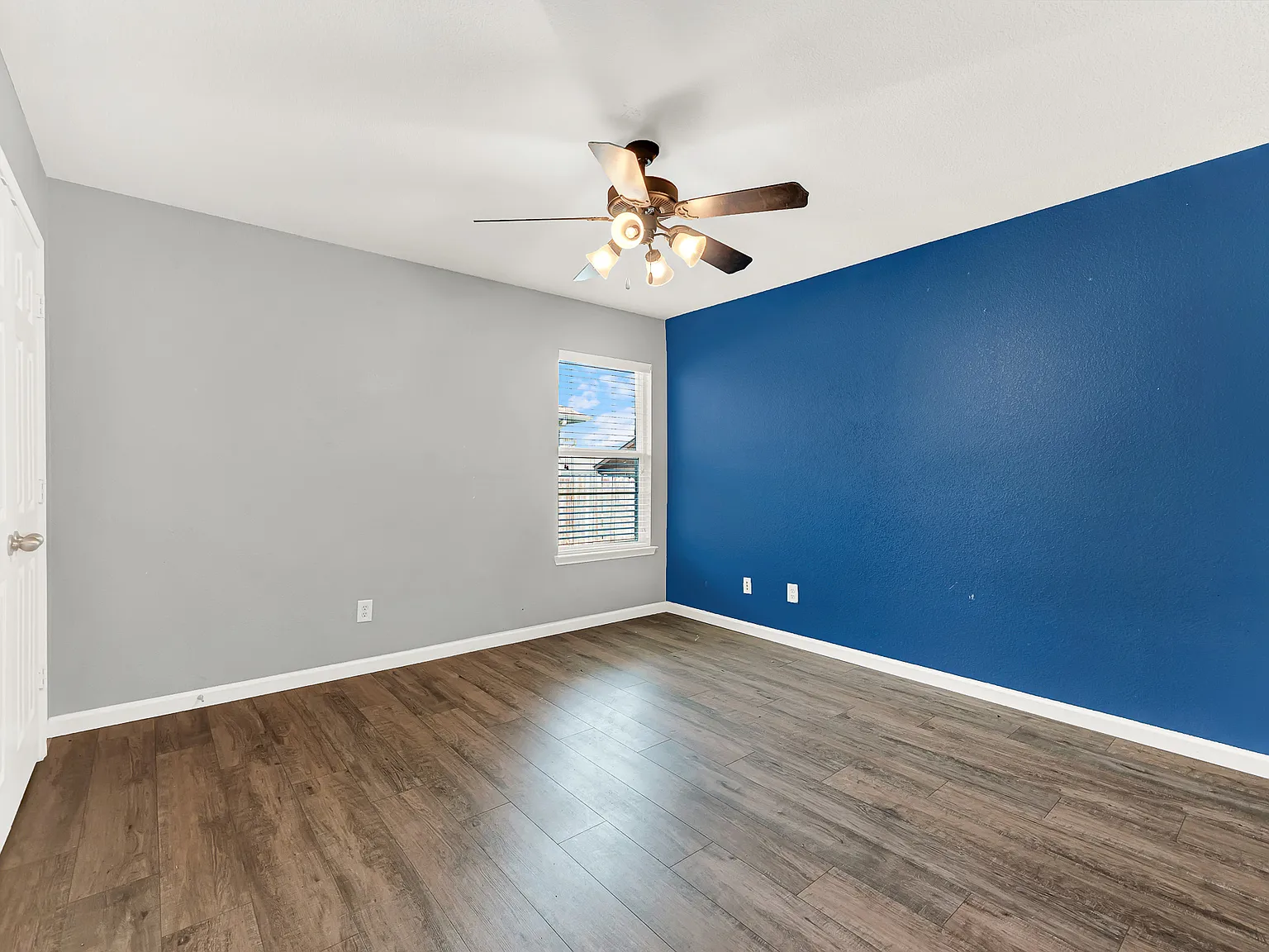 4 bed, 2105 sqft, $2,800 — Photo 4