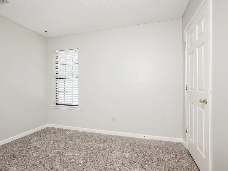 10824 Ridgefield Dr — Photo 13