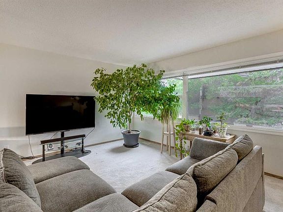 3rd image of 386 W Brae Glen Cres SW