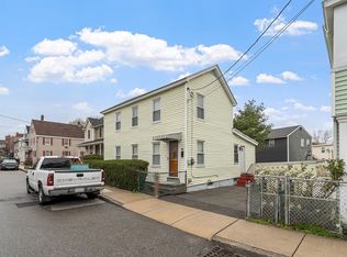 36 North St, Lowell, MA 01852