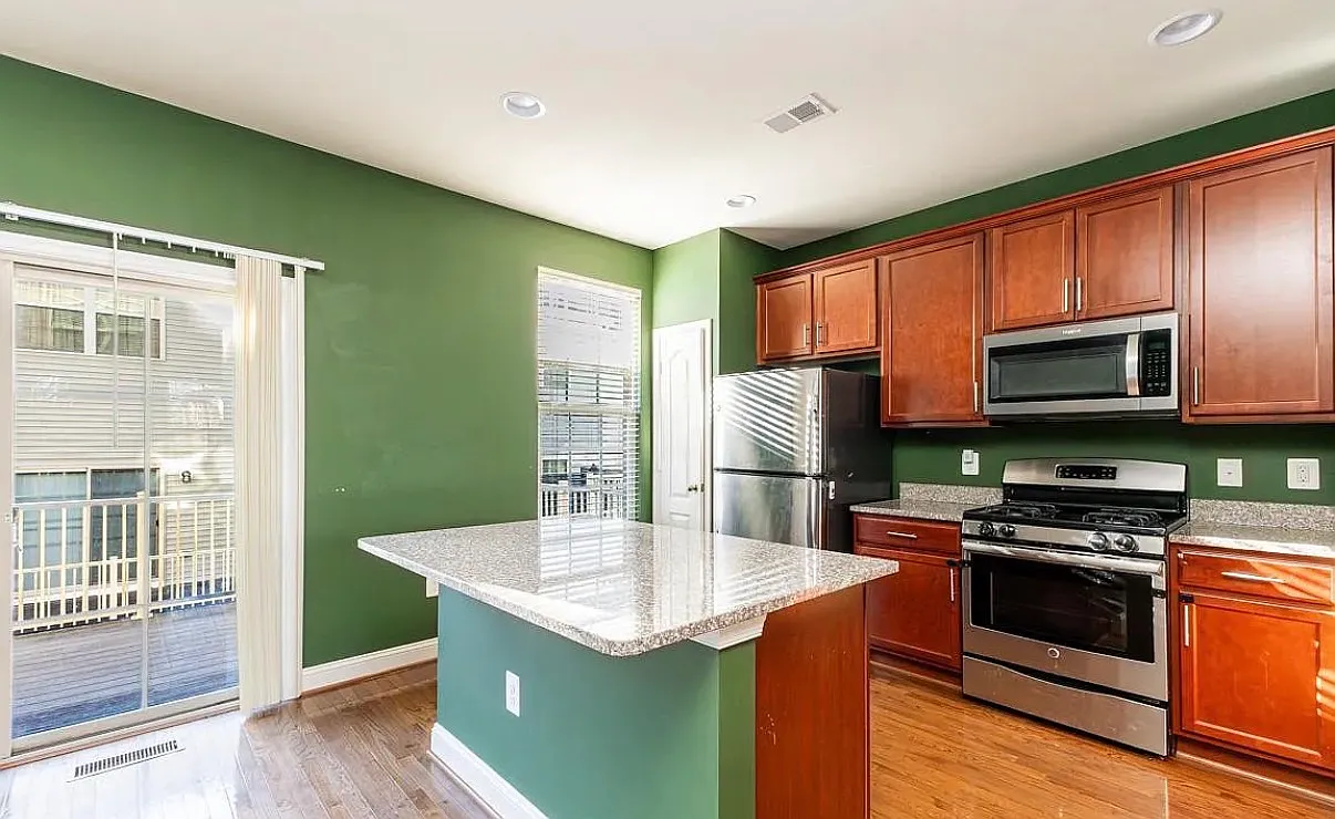 3 bed, 1633 sqft, $2,250 — Photo 2