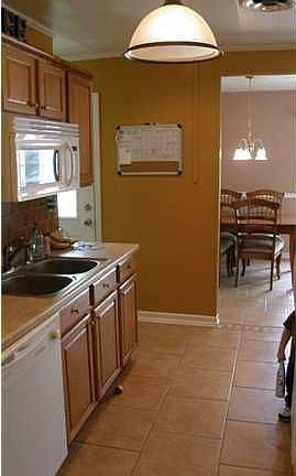 4th image of 293 Granvil Dr