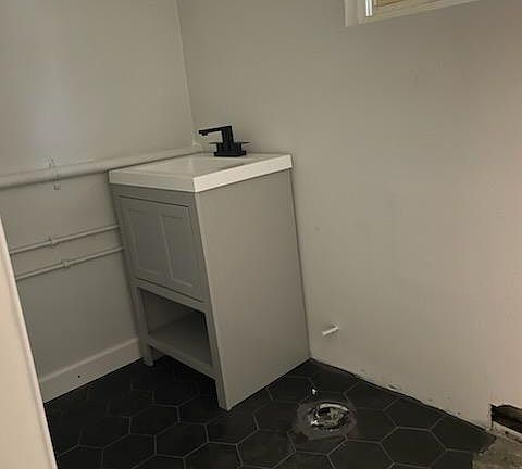 2nd image of 486 Lilihua Pl #B4