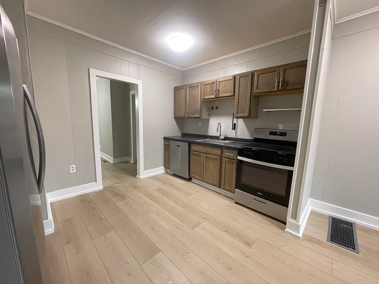 3 bed, 1000 sqft, $1,725 — Photo 3