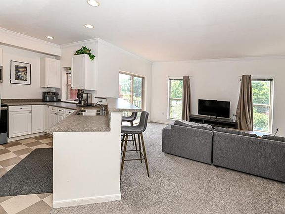 2nd image of 2822 Eden Ave Unit 5B