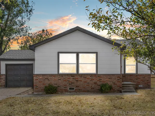1131 E 2nd St, Cushing, OK 74023