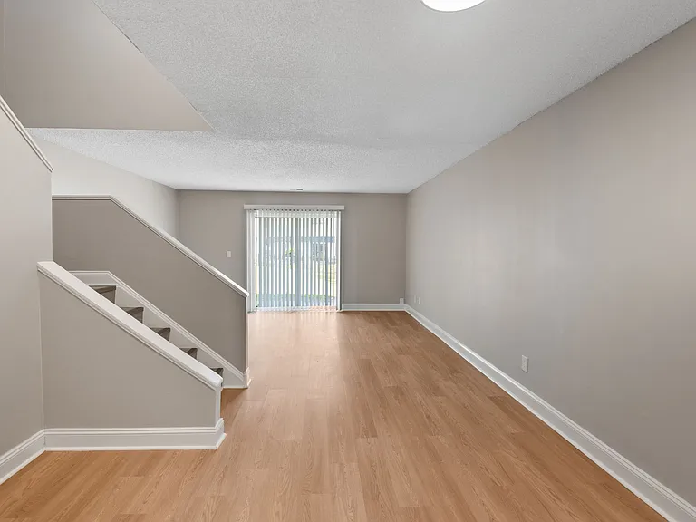 Colonial Pointe Apartments — Photo 5