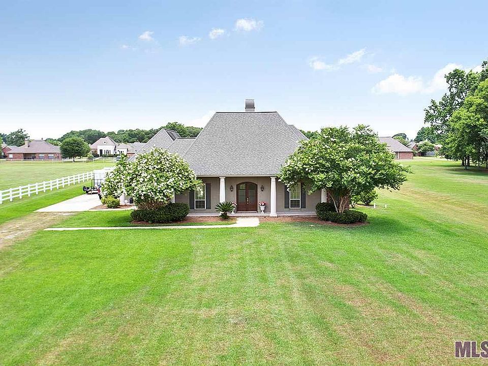 8385 Pin Oak Ln, Zachary, LA 70791 | Zillow