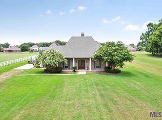 8385 Pin Oak Ln, Zachary, LA 70791