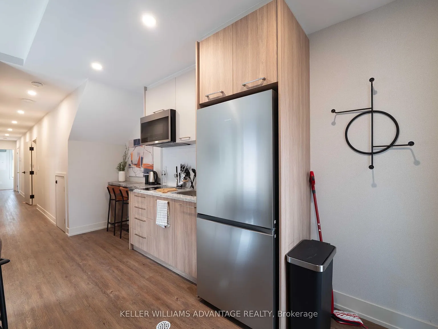 3 bed, $5,050 — Photo 4