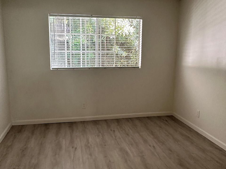 2nd image of 2412 Fairmount Ave E #P