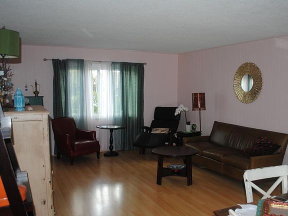 4th image of 301 Dayloma Ave