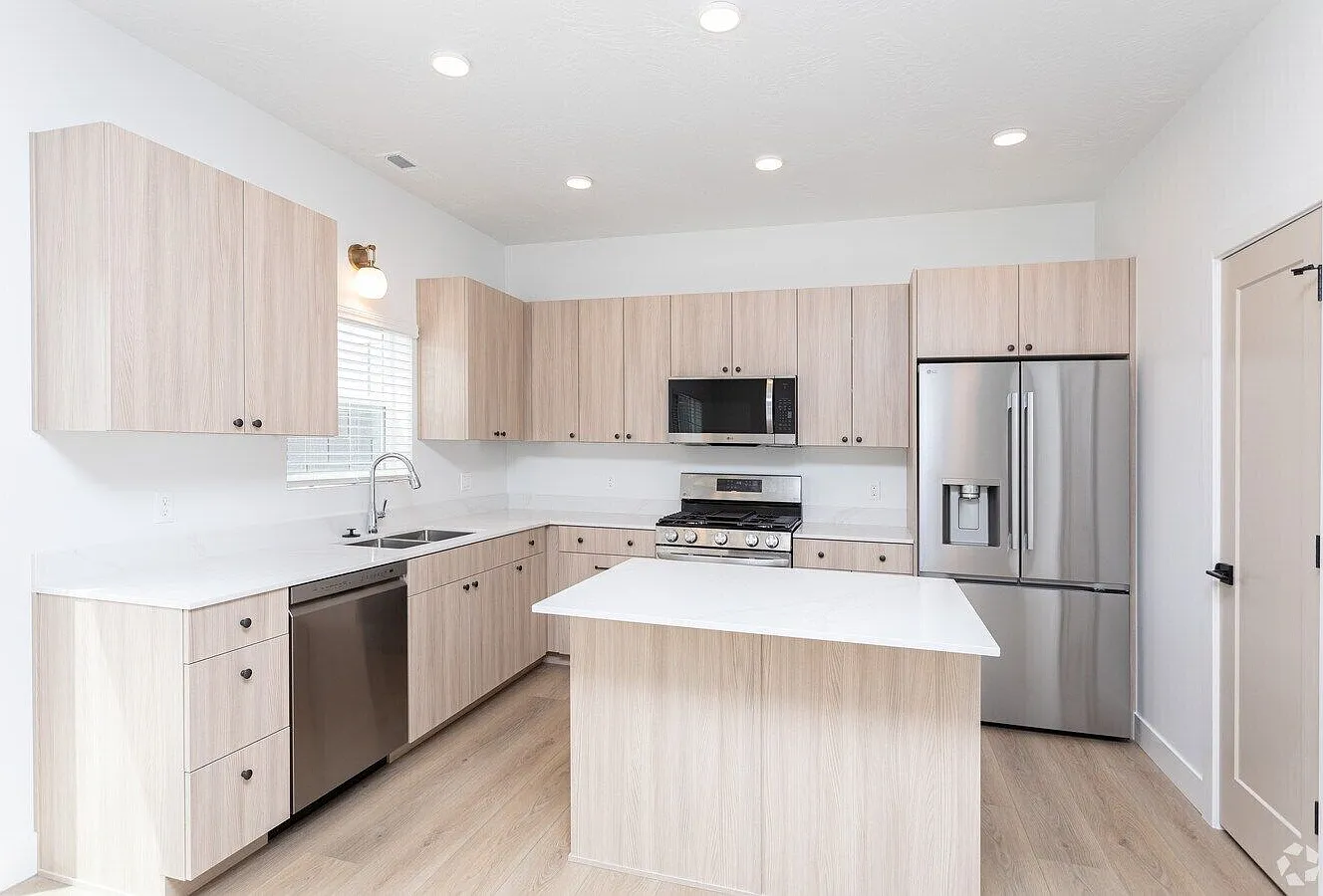 3 bed, 2.5 bath, 1395 sqft, $1,795 — Photo 4