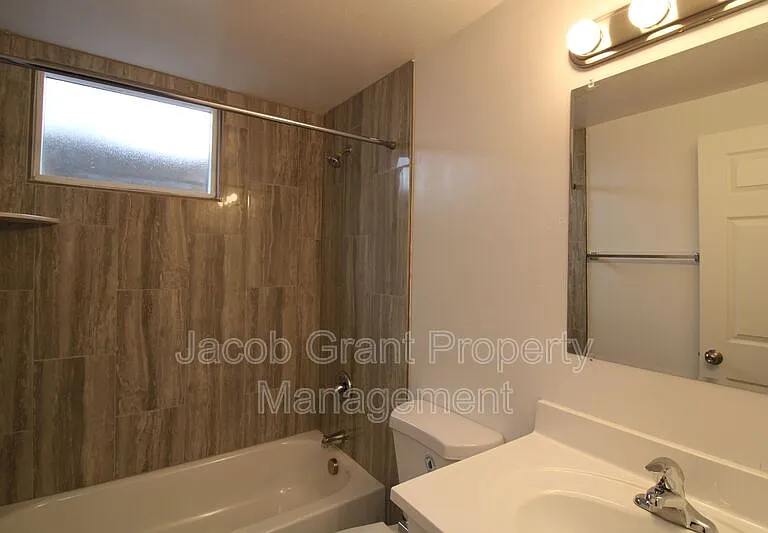 1703 Raymond Dr — Photo 11