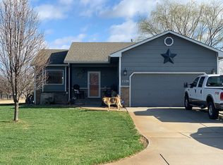 1126 N Meadow Rd, Valley Center, KS 67147