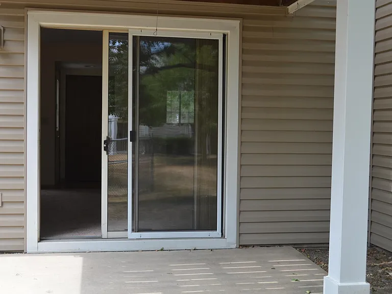 2100 Southwind Cir — Photo 2