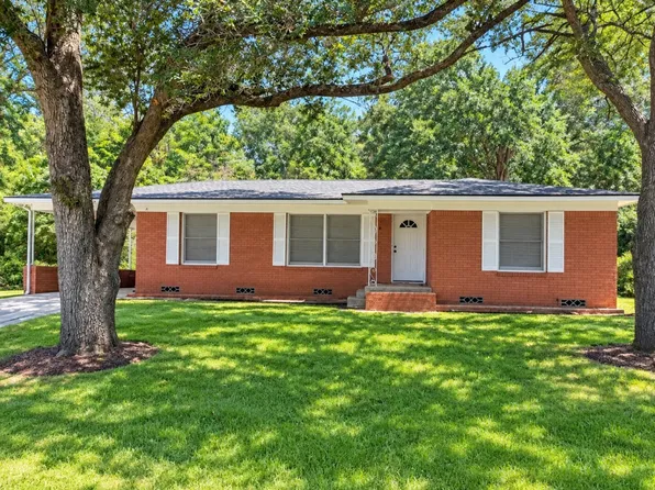 2104 Clay St, Kilgore, TX 75662