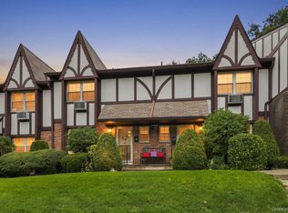 72 Yorkshire Dr, Suffern, NY 10901