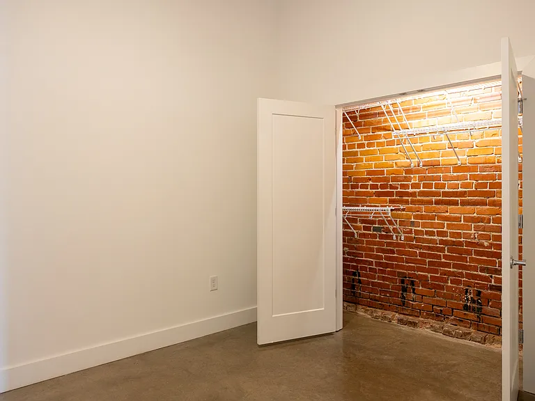 Overton Lofts — Photo 31