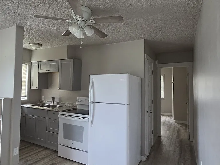 518 Baker St #2 — Photo 3