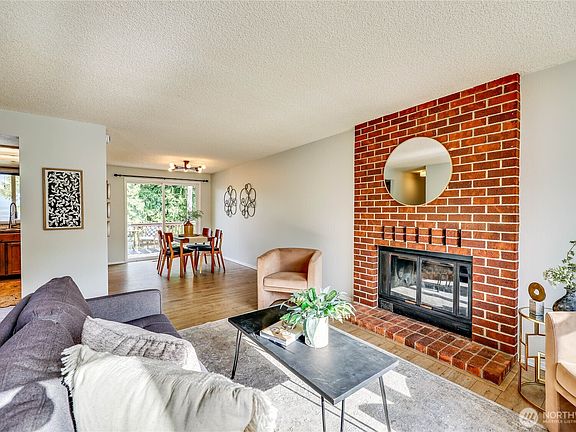 4th image of 1816 Agate Court NW