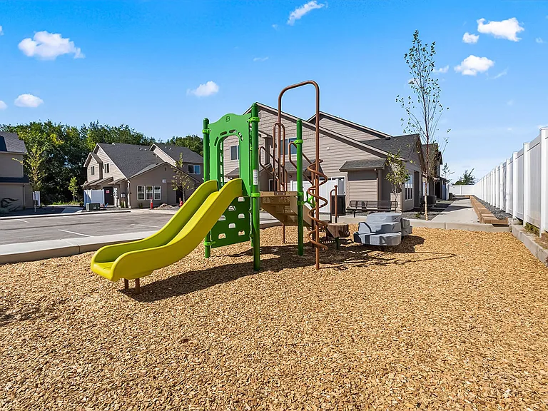 Midway Townhomes — Photo 10