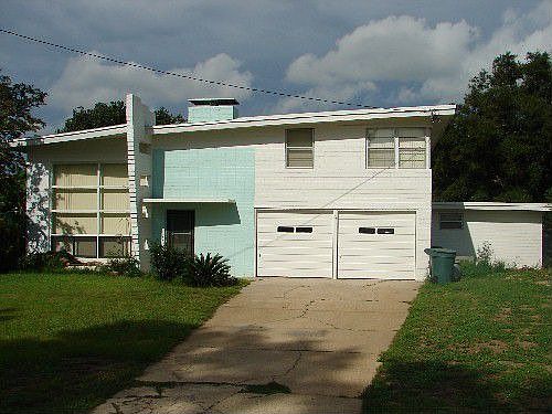 Very Frank Lloyd Wright Stylish!