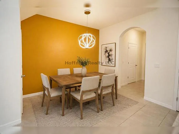 3 bed, 2.5 bath, 1673 sqft, $1,995 — Photo 3