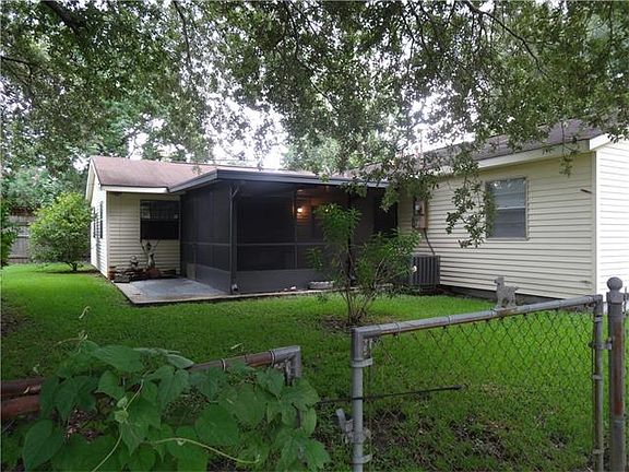 3rd image of 301 Greenwood Dr