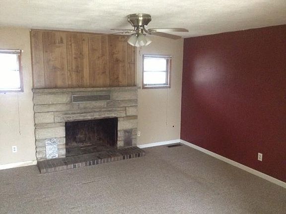 3rd image of 317 Carol Ln