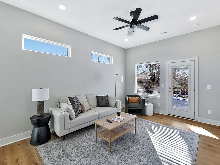1014 SE 10th Ter — Photo 11