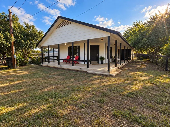 126 Travis Ln, Spicewood, TX 78669