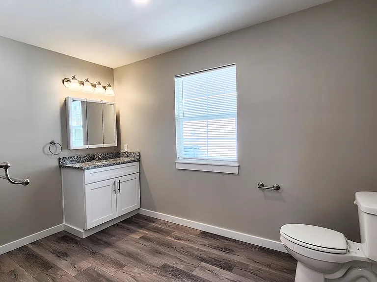 512 W Broadway Ave — Photo 10
