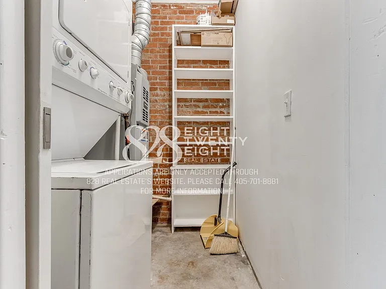 241 Emelyn St — Photo 16