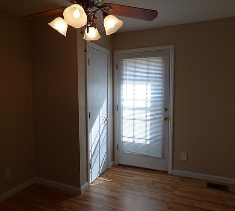 8403S Dining
