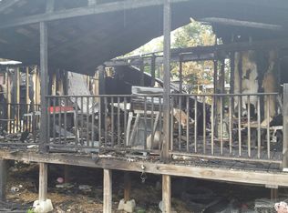 126 Stout Ln, Jacksboro, TN 37757