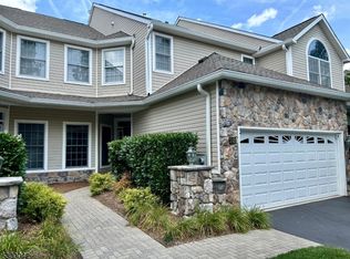 28 Pebble Beach Dr, Livingston, NJ 07039