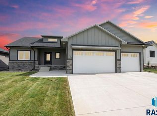 130 Skyline Dr, Valley Springs, SD 57068
