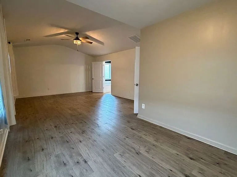 1097 Sapphire Dr — Photo 23
